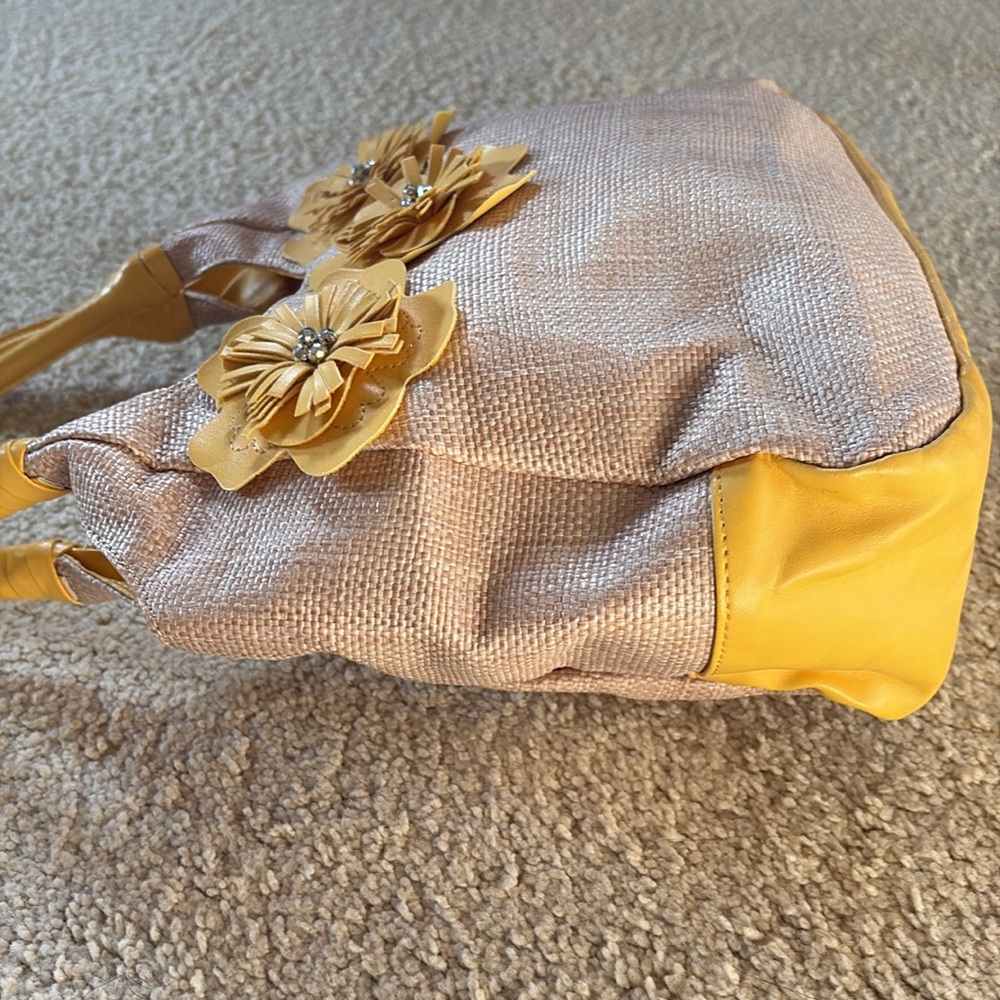 Avon fashion Wedge Sandals and Handbag - Picture 14 of 17